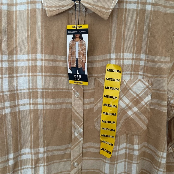 Gap Women's Soft Cotton Relaxed Fit Button Up Flannel Shirt Size Medium Plaid - Picture 2 of 5